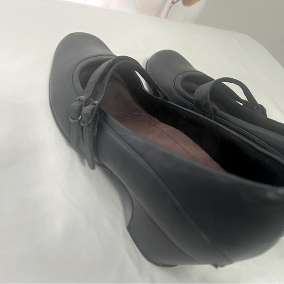 Clarks Collection Women’s NAVY Size 9M Mary Jane Heels Active Air Everyday - Picture 9 of 10